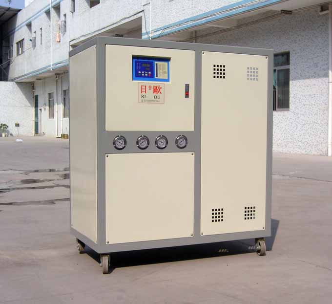 水冷式冷水機