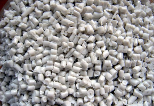 奶白色pp再生粒料